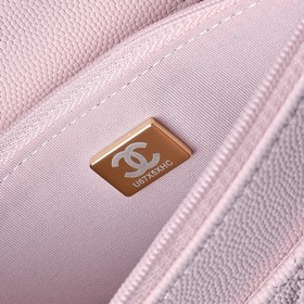Сумка Chanel с ручкой из жемчуга и стр