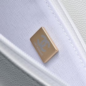 Сумка Chanel с ручкой из жемчуга и стр