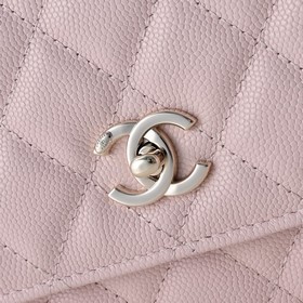 Сумка Chanel с ручкой из жемчуга и стр