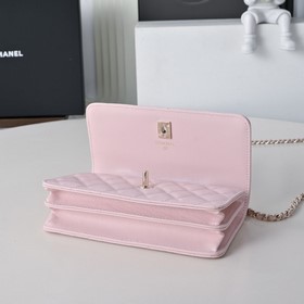 Сумка Chanel с ручкой из жемчуга и стр