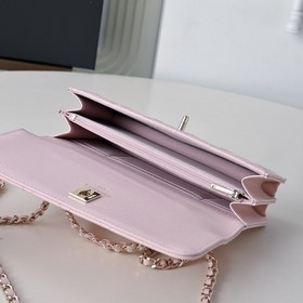 Сумка Chanel с ручкой из жемчуга и стр