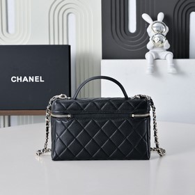 Косметичка Chanel из овечьей кожи с за