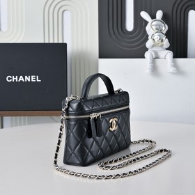 Косметичка Chanel из овечьей кожи с за