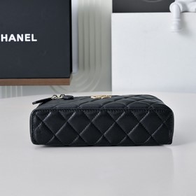 Косметичка Chanel из овечьей кожи с за