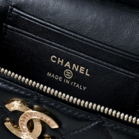 Косметичка Chanel из овечьей кожи с за