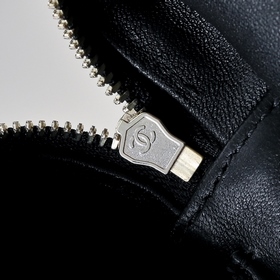 Косметичка Chanel из овечьей кожи с за