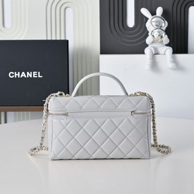 Косметичка Chanel из овечьей кожи с за
