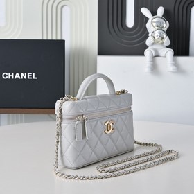 Косметичка Chanel из овечьей кожи с за