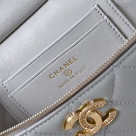 Косметичка Chanel из овечьей кожи с за