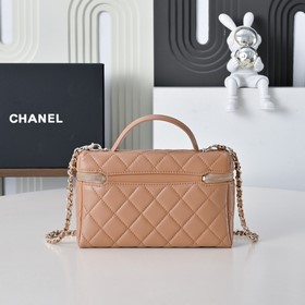 Косметичка Chanel из овечьей кожи с за