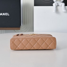 Косметичка Chanel из овечьей кожи с за