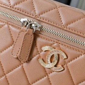 Косметичка Chanel из овечьей кожи с за
