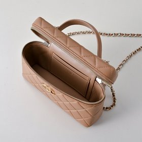 Косметичка Chanel из овечьей кожи с за