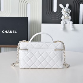 Косметичка Chanel из овечьей кожи с за