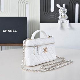 Косметичка Chanel из овечьей кожи с за