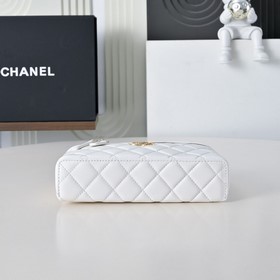 Косметичка Chanel из овечьей кожи с за