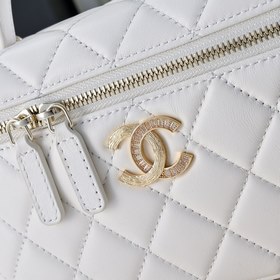 Косметичка Chanel из овечьей кожи с за
