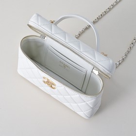 Косметичка Chanel из овечьей кожи с за