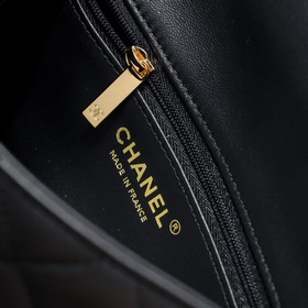 Новая модель Chanel 23S с ручкой в фор