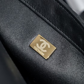 Новая модель Chanel 23S с ручкой в фор