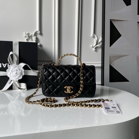 Сумка Chanel 25K с ручкой, украшенной
