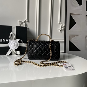 Сумка Chanel 25K с ручкой, украшенной 