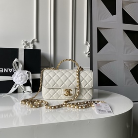 Сумка Chanel 25K с ручкой, украшенной