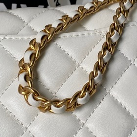 Сумка Chanel 25K с ручкой, украшенной 