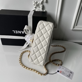 Сумка Chanel 25K с ручкой, украшенной 