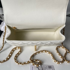 Сумка Chanel 25K с ручкой, украшенной 