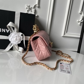 Сумка Chanel 25K с ручкой, украшенной 
