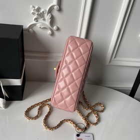 Сумка Chanel 25K с ручкой, украшенной 