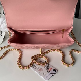 Сумка Chanel 25K с ручкой, украшенной 