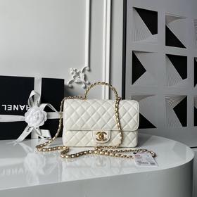 Сумка Chanel 25K с ручкой, украшенной