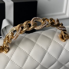 Сумка Chanel 25K с ручкой, украшенной 
