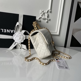 Сумка Chanel 25K с ручкой, украшенной 