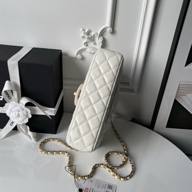 Сумка Chanel 25K с ручкой, украшенной 