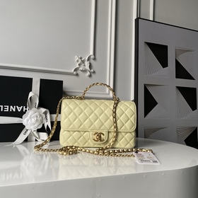Сумка Chanel 25K с ручкой, украшенной