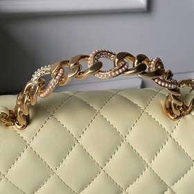 Сумка Chanel 25K с ручкой, украшенной 