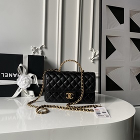 Сумка Chanel 25K с ручкой, украшенной