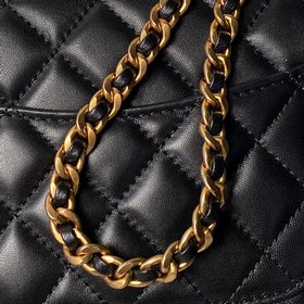 Сумка Chanel 25K с ручкой, украшенной 