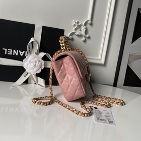 Сумка Chanel 25K с ручкой, украшенной 