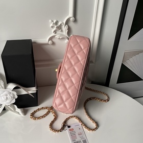 Сумка Chanel 25K с ручкой, украшенной 