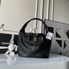 Сумка-хобо Chanel 26C в стиле хиппи AS