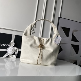 Сумка-хобо Chanel 26C в стиле хиппи AS