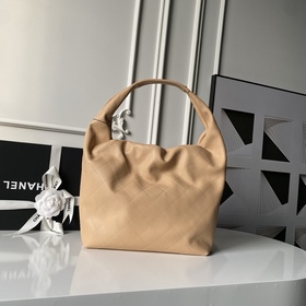 Сумка-хобо Chanel 26C в стиле хиппи AS
