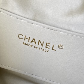Сумка-хобо Chanel 26C в стиле хиппи AS