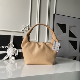Сумка-хобо Chanel 26C в стиле хиппи AS