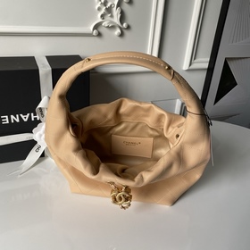 Сумка-хобо Chanel 26C в стиле хиппи AS