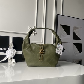 Сумка-хобо Chanel 26C в стиле хиппи AS